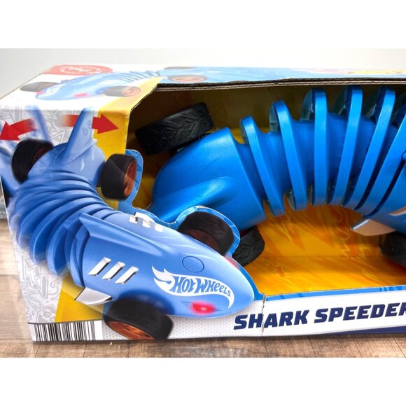 Hot Wheels RC Shark Speeder Remote-Control Car Includes Batteries - Picture 3 of 5